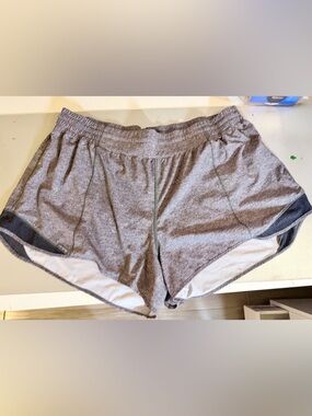 ✨ Lululemon Hotty Hot Shorts – Size 20 ✨